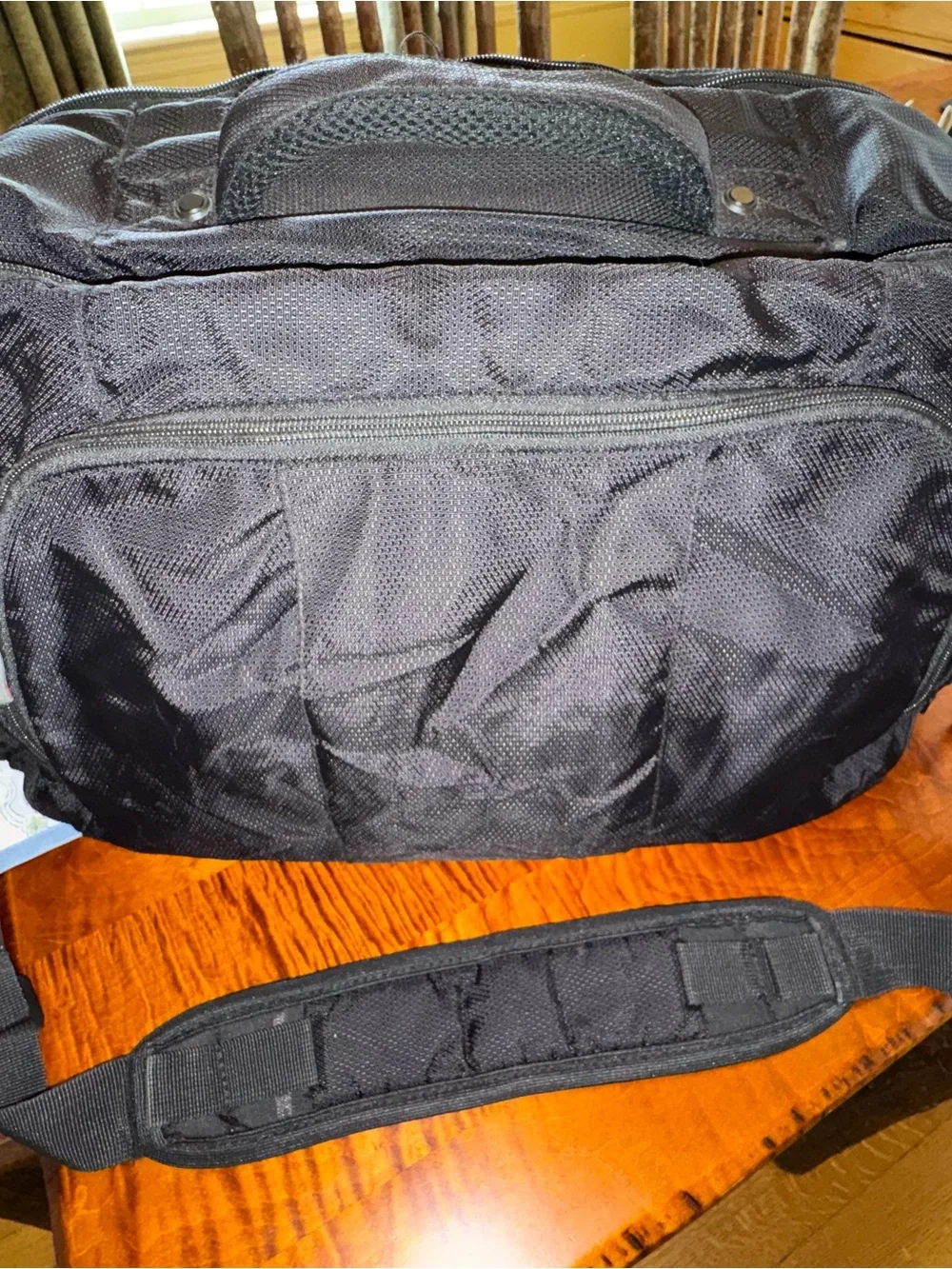 Classic Black Men's Duffel Bag with Padded Shoulder Strap